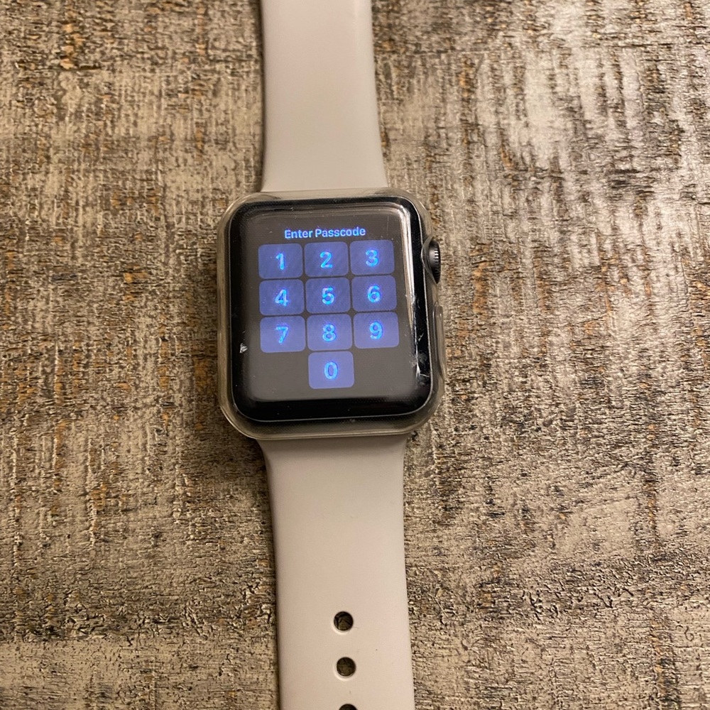 Apple Watch in Space Gray/Graphite, series 1, EUC ⌚️
